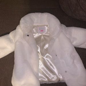 Beautiful white coat size 18/24 months